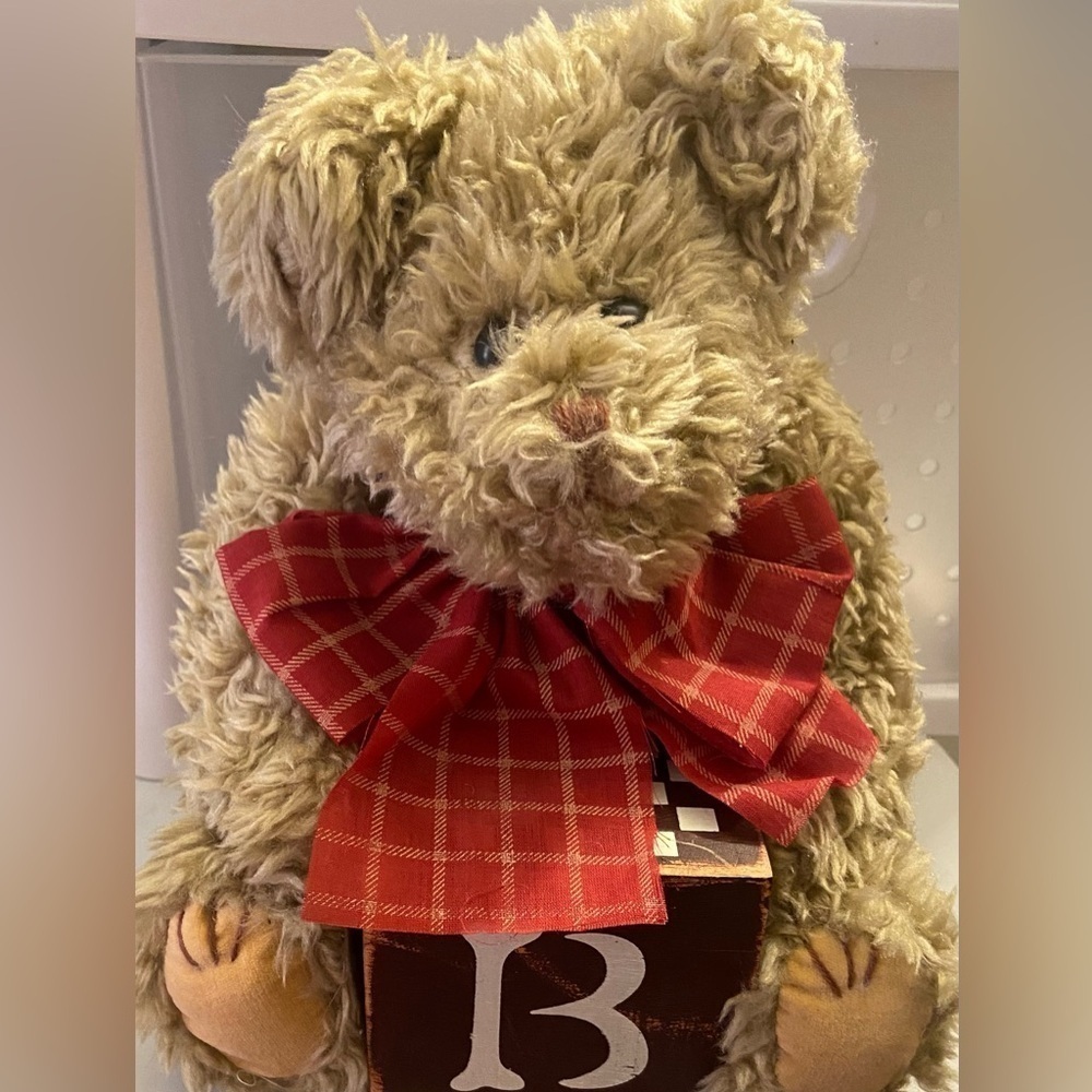 1998 vintage interior accents, Americana collection, teddy bear sitting down